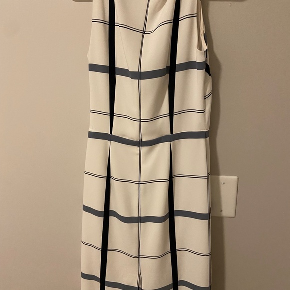 Ann Taylor | Plaid White Sheath Dress | Size 0 - Picture 2 of 3